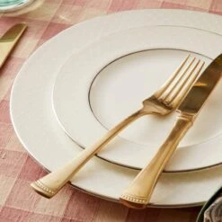 Lenox Venetian Lace™ Bread Plate -Lenox Shop 762014 877880 LNP S23 FEA 5 ab9d50a5 b206 4545 bdb3 5521e1d1cfb2