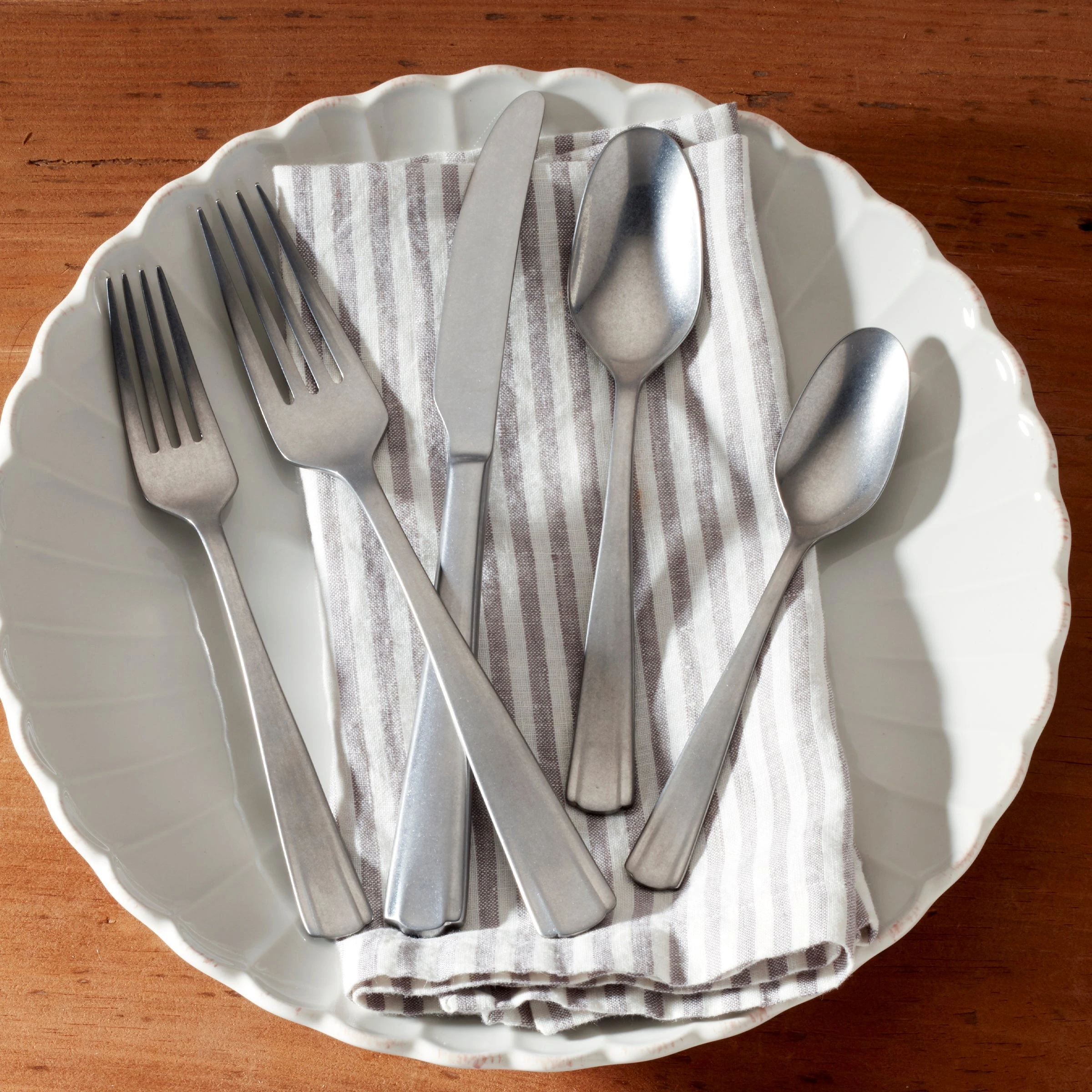 Lenox French Perle Scallop 65-Piece Flatware Set 8 Lenox French Perle Scallop 65-Piece Flatware Set - Image 6