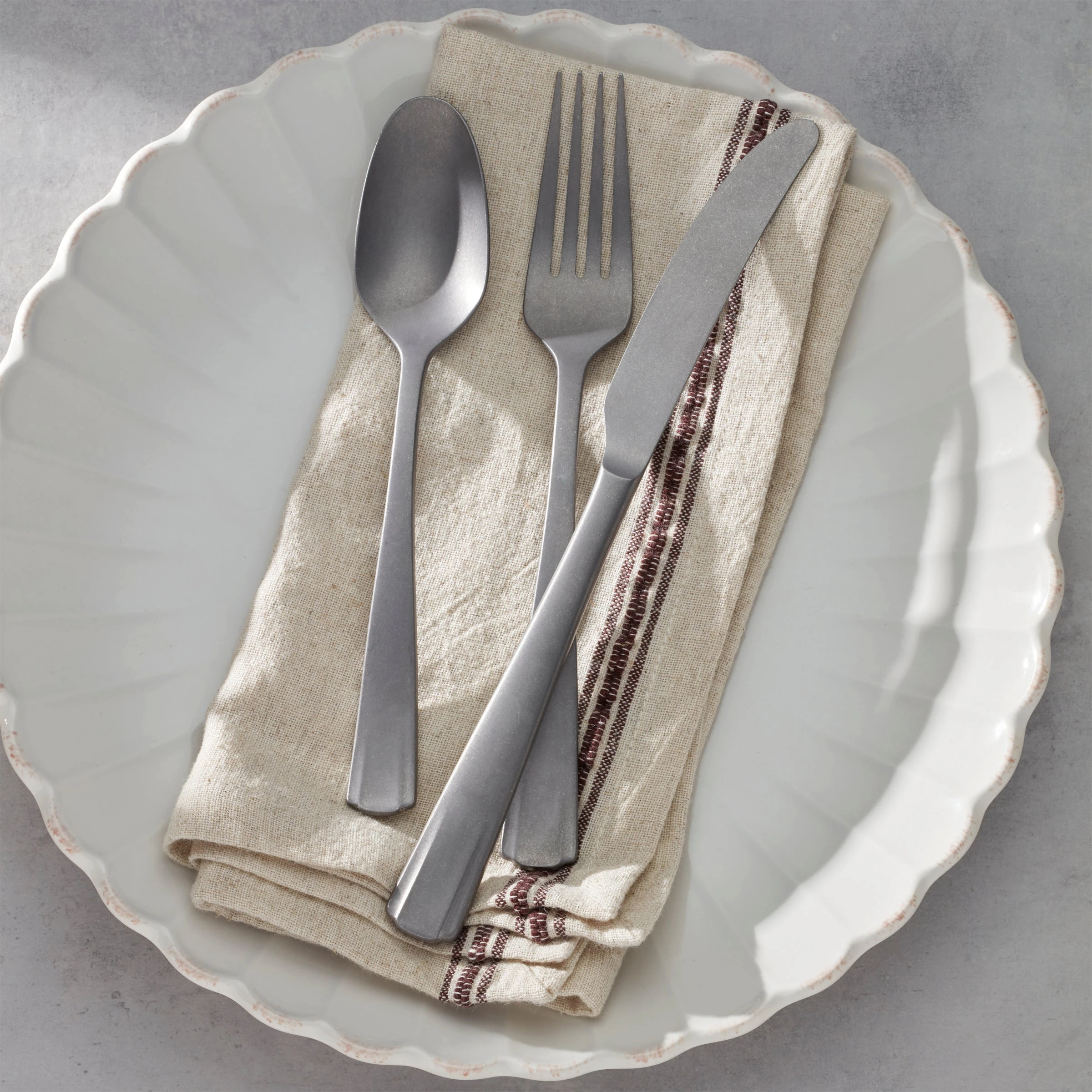 Lenox French Perle Scallop 65-Piece Flatware Set 10 Lenox French Perle Scallop 65-Piece Flatware Set - Image 8